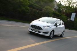 试驾2013款福特新嘉年华两厢1.5L自动劲动型