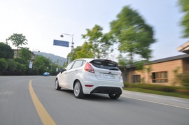 试驾2013款福特新嘉年华两厢1.5L自动劲动型