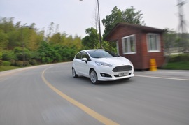 试驾2013款福特新嘉年华两厢1.5L自动劲动型