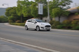 试驾2013款福特新嘉年华两厢1.5L自动劲动型