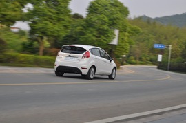 试驾2013款福特新嘉年华两厢1.5L自动劲动型