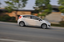 试驾2013款福特新嘉年华两厢1.5L自动劲动型