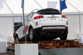 2013款一汽奔腾X80宁波试驾实拍