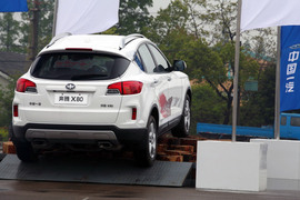 2013款一汽奔腾X80宁波试驾实拍