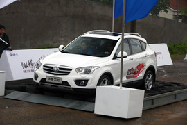 2013款一汽奔腾X80宁波试驾实拍