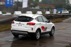 2013款一汽奔腾X80宁波试驾实拍