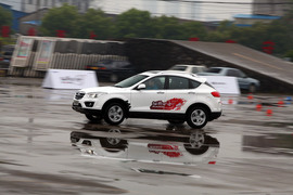 2013款一汽奔腾X80宁波试驾实拍