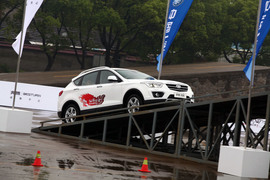 2013款一汽奔腾X80宁波试驾实拍