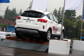 2013款一汽奔腾X80宁波试驾实拍