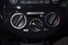 2011款日产骐达1.6L手动舒适版