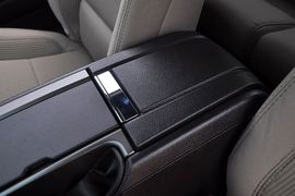 2013款福特野马3.7L