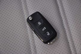 2013款上海大众朗行1.6L自动豪华型