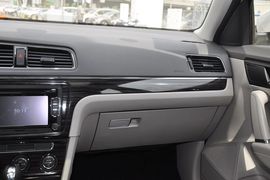 2013款上海大众朗行1.6L自动豪华型