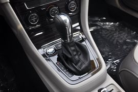 2013款上海大众朗行1.6L自动豪华型