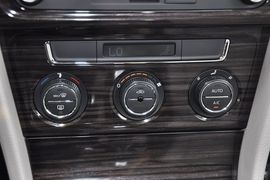 2013款上海大众朗行1.6L自动豪华型