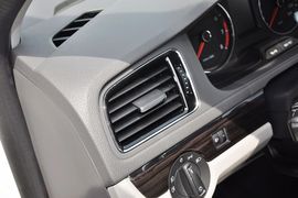 2013款上海大众朗行1.6L自动豪华型