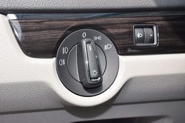 2013款上海大众朗行1.6L自动豪华型