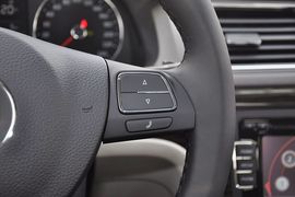 2013款上海大众朗行1.6L自动豪华型