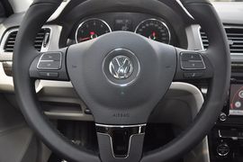 2013款上海大众朗行1.6L自动豪华型