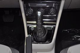 2013款上海大众朗行1.6L自动豪华型