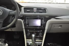 2013款上海大众朗行1.6L自动豪华型