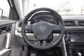 2013款上海大众朗行1.6L自动豪华型
