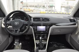 2013款上海大众朗行1.6L自动豪华型