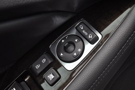 2013款起亚凯尊2.4L商务版
