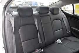 2013款起亚凯尊2.4L商务版