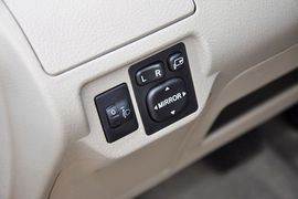 2013款丰田威驰1.6GL-i自动型尚天窗版