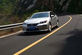 2013款雷克萨斯ES300h深度评测