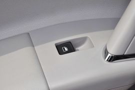 2013款上海大众朗行1.6L自动豪华型