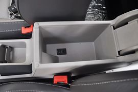 2013款上海大众朗行1.6L自动豪华型