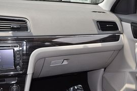 2013款上海大众朗行1.6L自动豪华型