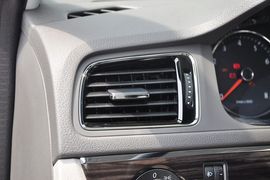 2013款上海大众朗行1.6L自动豪华型