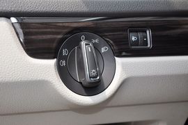 2013款上海大众朗行1.6L自动豪华型