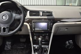 2013款上海大众朗行1.6L自动豪华型