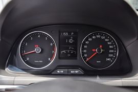 2013款上海大众朗行1.6L自动豪华型