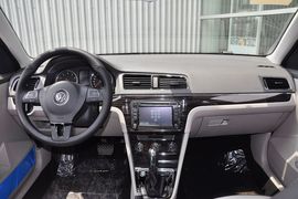 2013款上海大众朗行1.6L自动豪华型