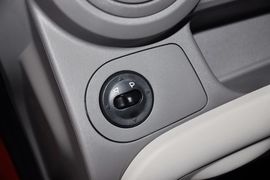 2010款雪佛兰新赛欧两厢1.2L