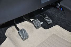 2013款长安铃木雨燕1.5L手动标准型