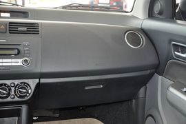 2013款长安铃木雨燕1.5L手动标准型