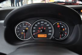 2013款长安铃木雨燕1.5L手动标准型