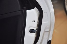 2013款路虎揽胜极光2.0T