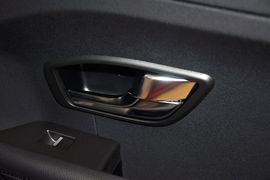2013款路虎揽胜极光2.0T
