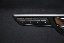 2013款路虎揽胜极光2.0T