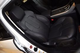 2013款路虎揽胜极光2.0T