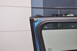 2013款路虎揽胜极光2.0T眩蓝限量版