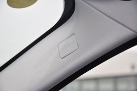 2013款路虎揽胜极光2.0T眩蓝限量版