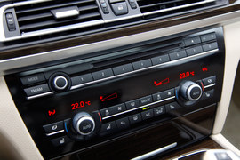 2013款宝马740Li